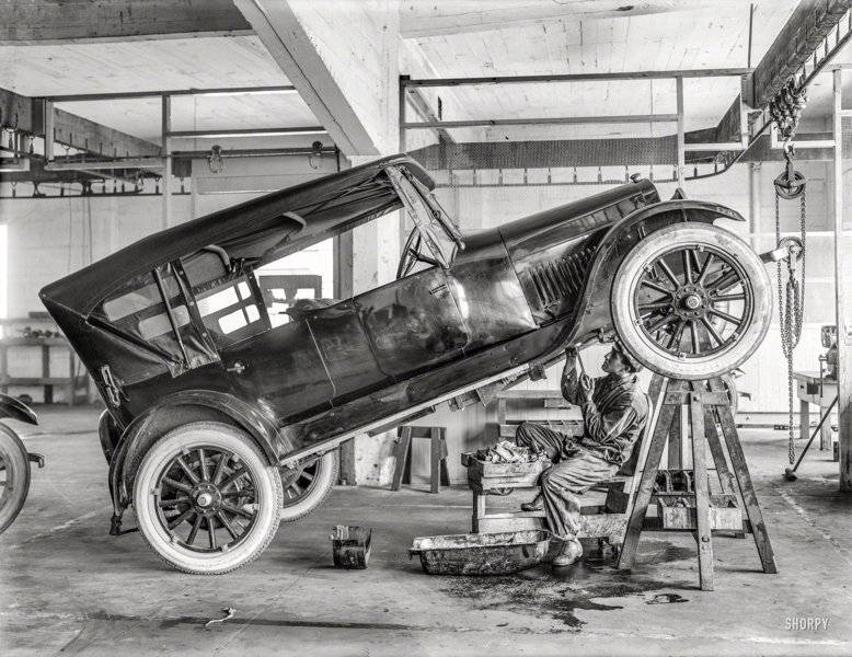 1919 pit lift.jpg