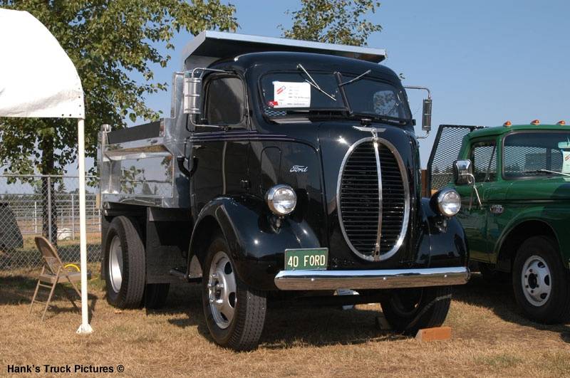 1940 Ford COE dumptruck.jpg