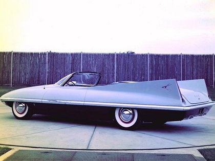 1957_Ghia_Chrysler_Dart_Concept_1.jpg