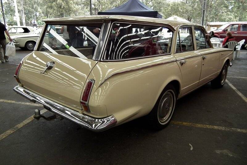 1963_Chrysler_AP5_Valiant_Safari_station_wagon_(6335330003).jpg