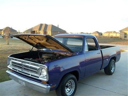 1972-dodge-d100-pickup-sleeper-inside.jpg