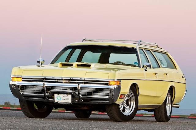 1972-dodge-monaco-wagon-front-low-angle.jpg