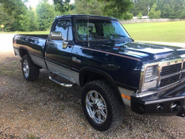 1992-Dodge-W250-D250-4x4-Cummins-diesel-ram-2500-b.jpg