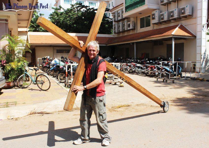 1_Street-evangelist-Lindsay-Hamon-spreads-the-love-in-Siem-Reap.jpg