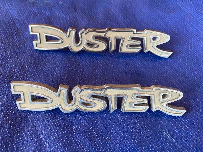 72-76 Duster Emblem 2.jpg