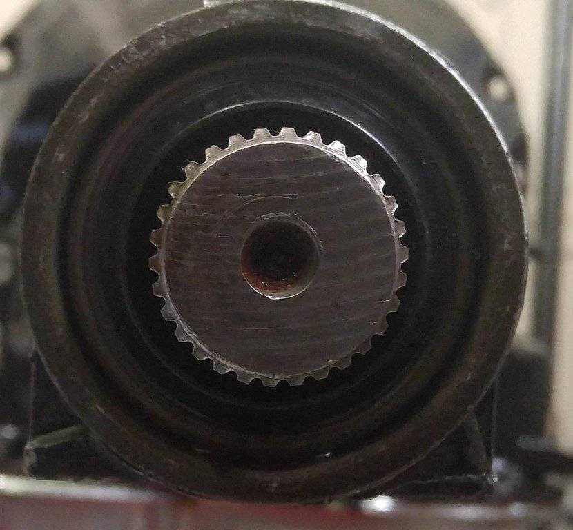 727 output shaft.JPG