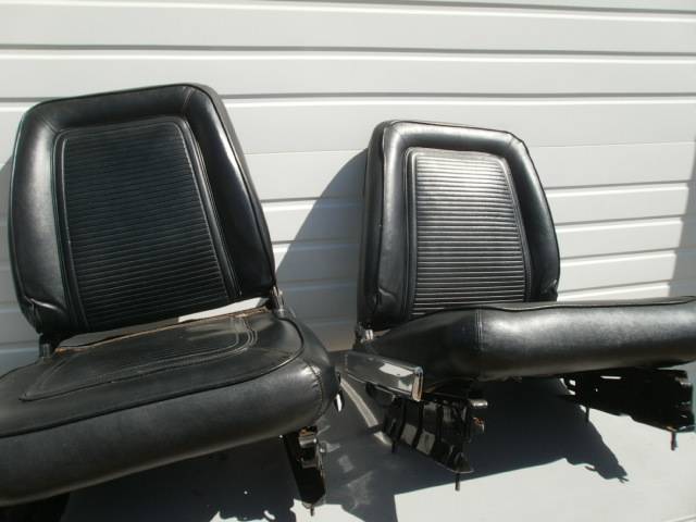 Barracuda seats 002.jpg