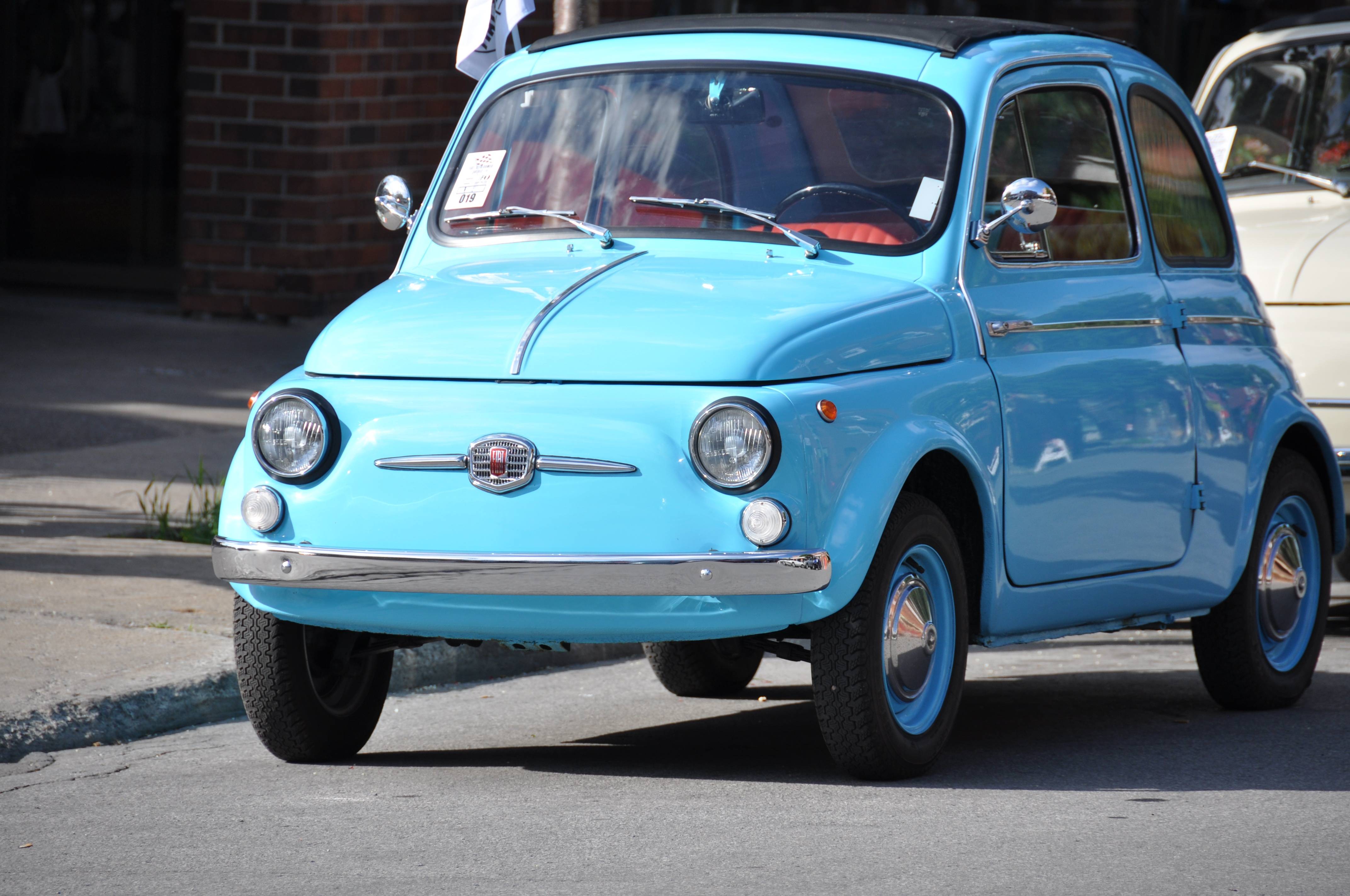 Blue_Fiat_500.jpg