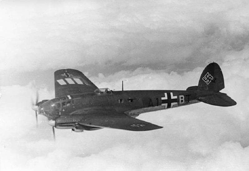 Bundesarchiv_Bild_101I-343-0694-21%252C_Belgien-Frankreich%252C_Flugzeug_Heinkel_He_111.jpg