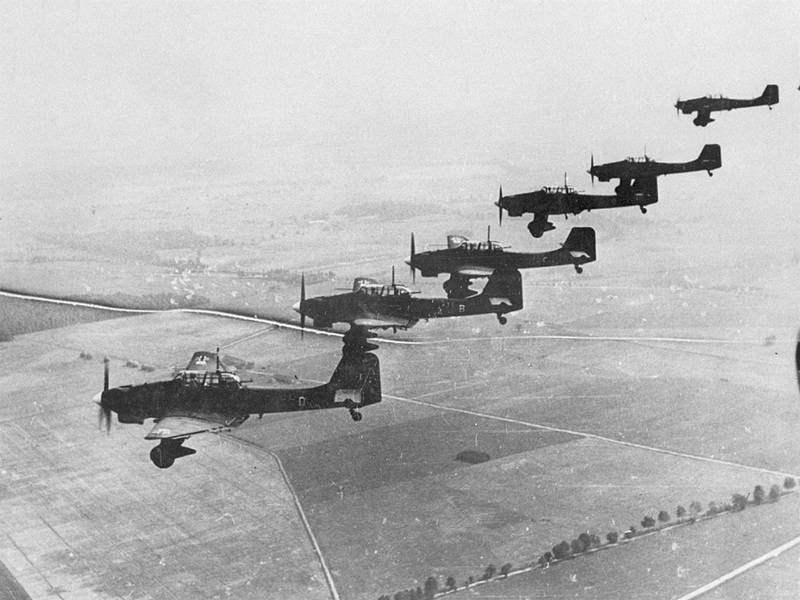 Bundesarchiv_Bild_183-1987-1210-502%252C_Polen%252C_Stukas.jpg