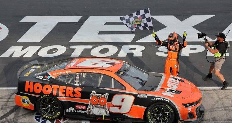 chase-elliott-9-nascar-2024-hms-hooters-texas-race-win-124-de.jpg