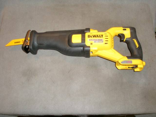 DeWalt Saw 001 (Small).JPG