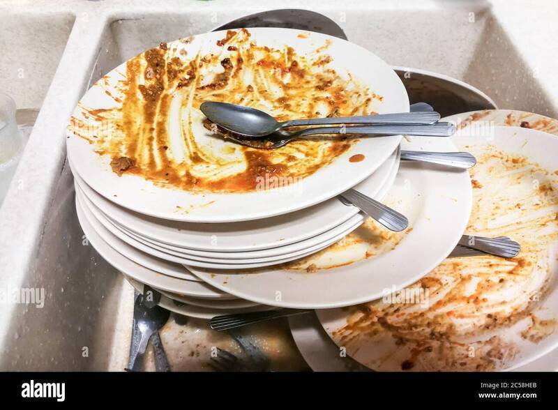 dirty-stack-of-unwashed-oily-dishes-plates-in-wash-basin-at-pantry-2C58HEB.jpg