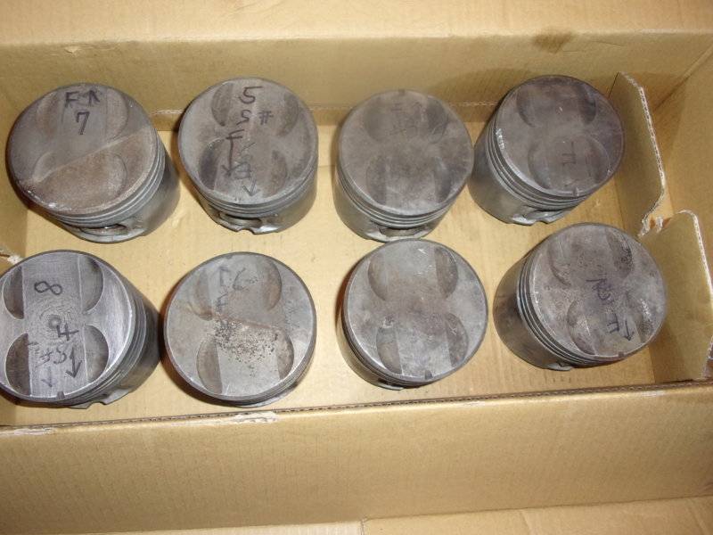 Early A 273 4V Stock Pistons 002.JPG