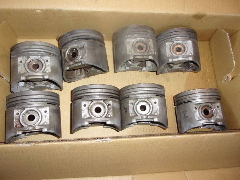 Early A 273 4V Stock Pistons 003.JPG