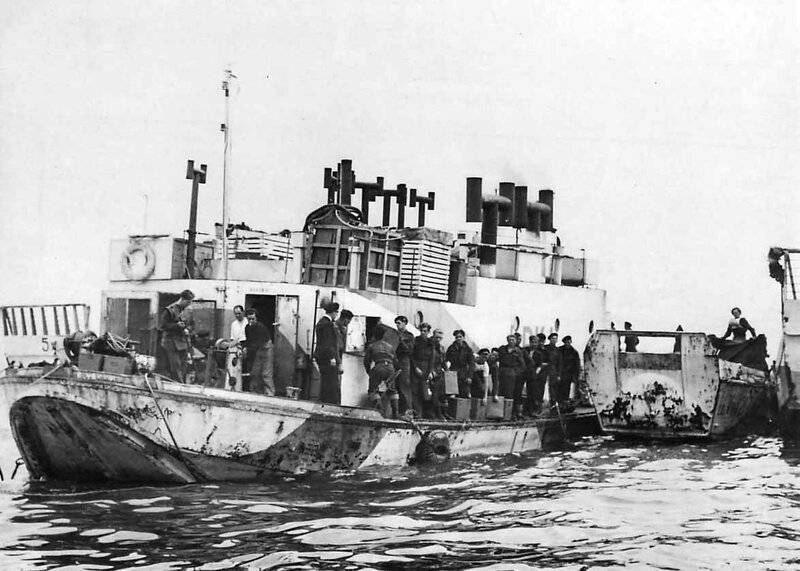 Landing_Barge_kitchen_LCVs_and_LCM3s_-_Invasion_of_Normandy.jpg