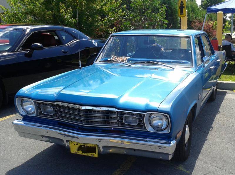 Mopar%20Valleyfield%202014_%20_Plymouth_1974_Valiant_Sedan_%20_Overall.jpg