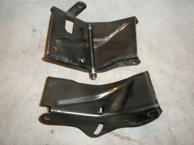 Mount Brackets PS Pumps 006 (Small).JPG