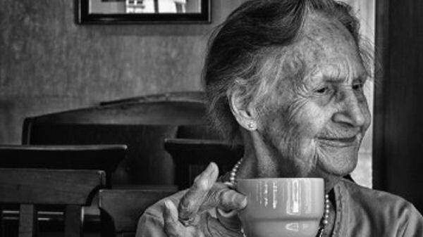 old-woman-drinking-tea.jpg