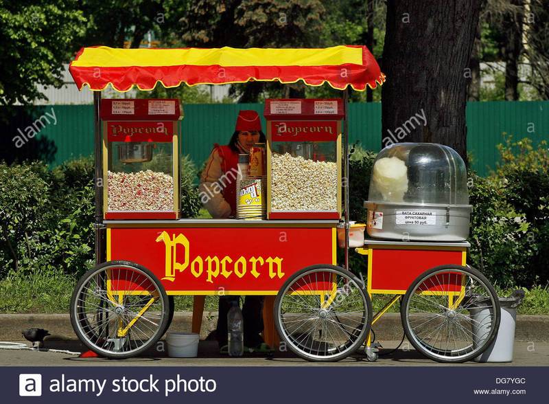 popcorn-stand-moscow-russia-DG7YGC.jpg