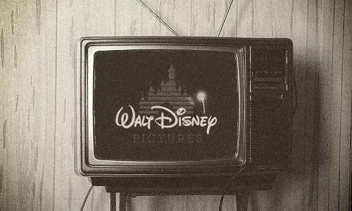 reen-television-wooden-disney-walt-disneyland-movies-electronics-monitor-old-tv-Favim.com-797913.jpg