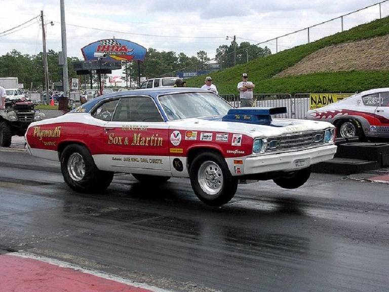 S & M Duster wheels up.jpg