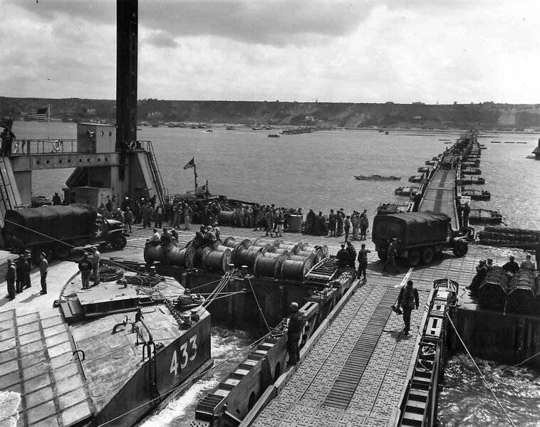 Supplies_flow_over_Mulberry_B_Harbor_at_Gold_Beach_Arromanches.jpg