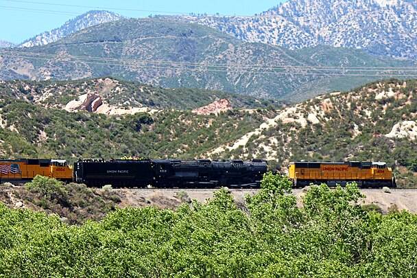 Union_Pacific_Big_Boy_4014_(14052153641).jpg