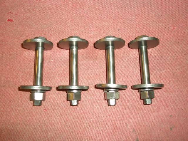 Upper Control Arm Bolts 002 (Small).JPG