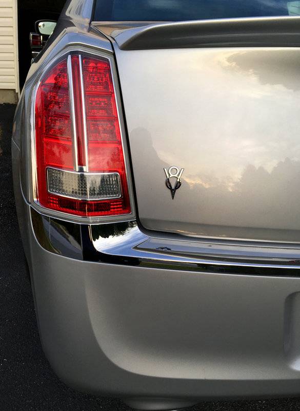 V8 emblem.jpg