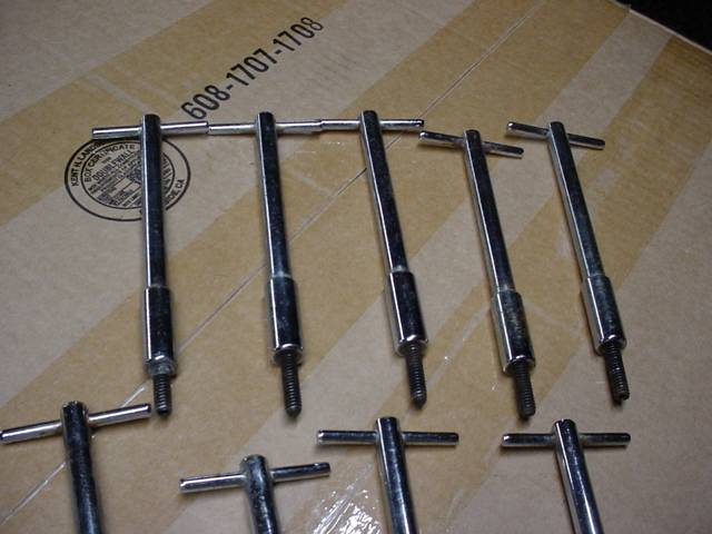 Valve cover t-bolts2.JPG