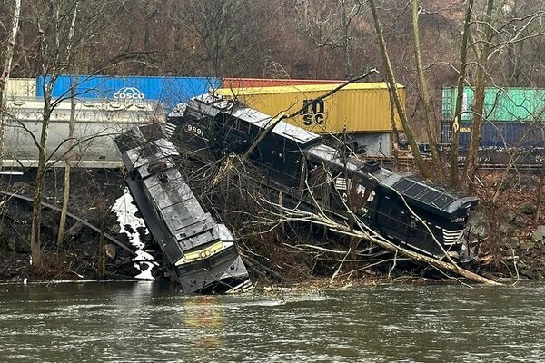 Train_Derailment_Pennsylvania_88317.jpg